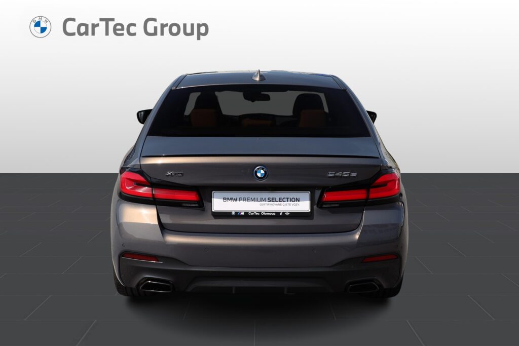 BMW 545e xDrive Sedan