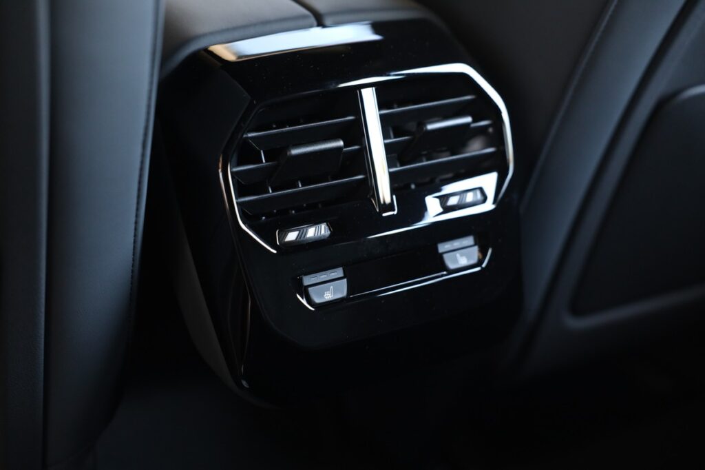 BMW iX xDrive60