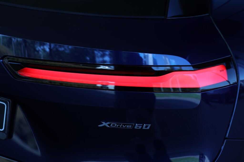 BMW iX xDrive60