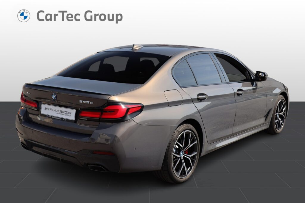 BMW 545e xDrive Sedan