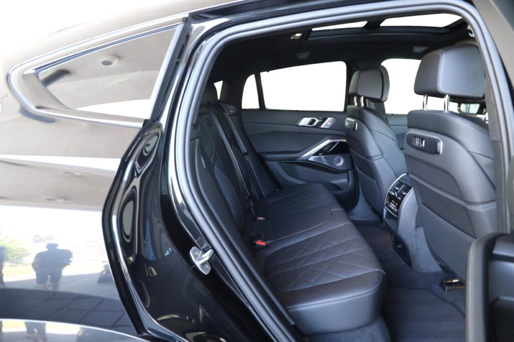 BMW X6 M60i