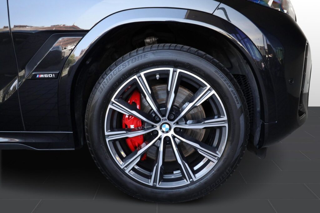 BMW X6 M60i