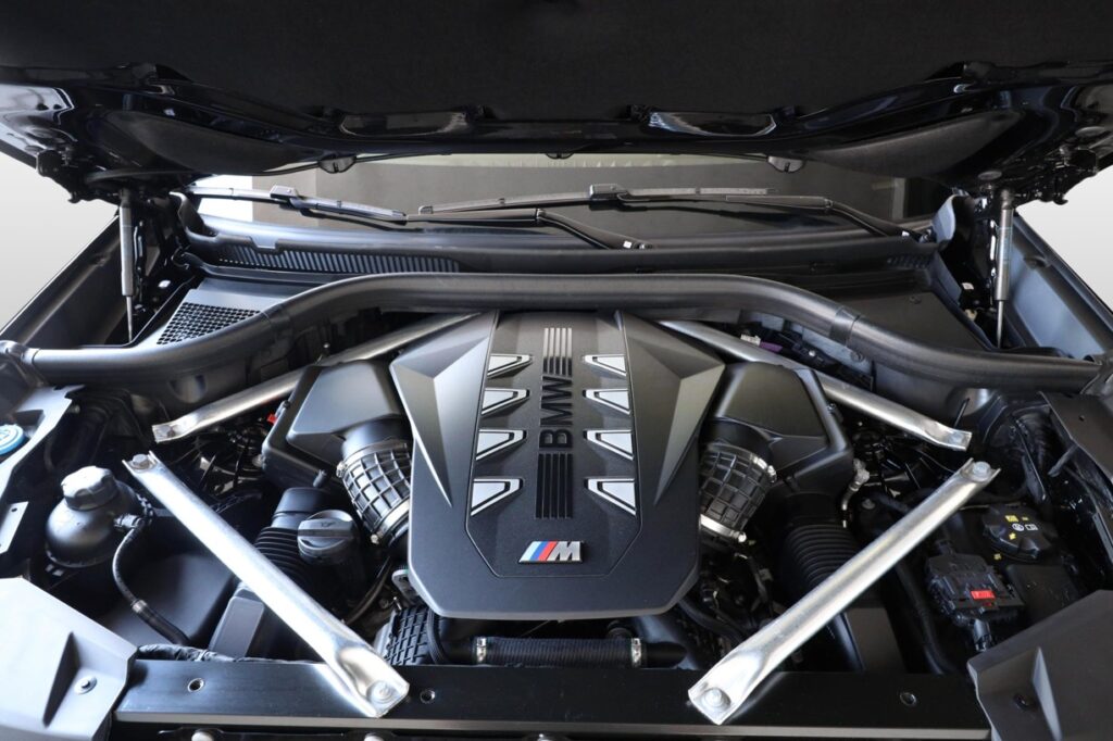 BMW X6 M60i