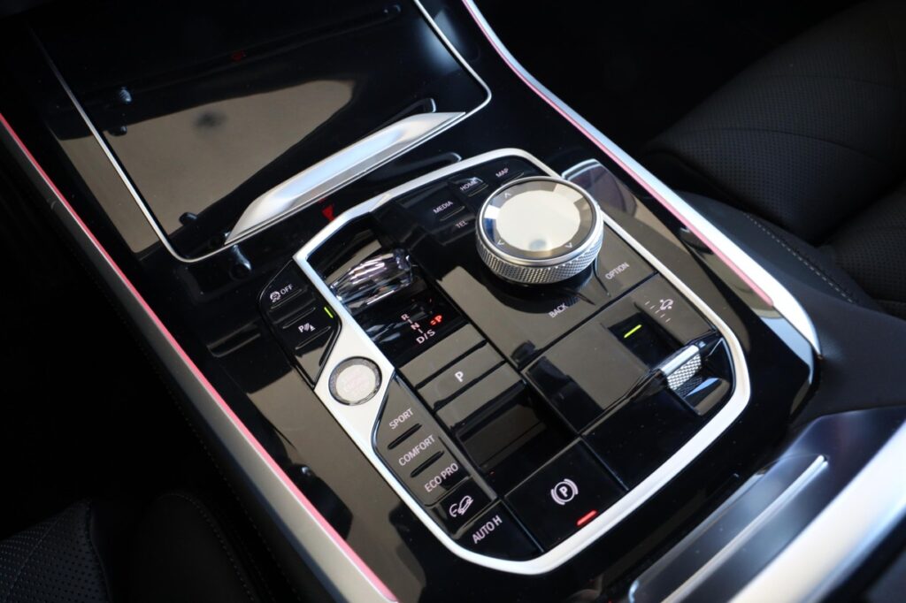 BMW X5 M60i
