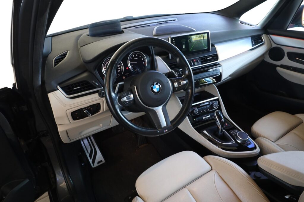 BMW 220i