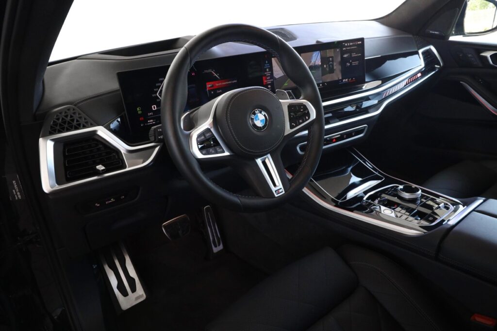 BMW X5 M60i