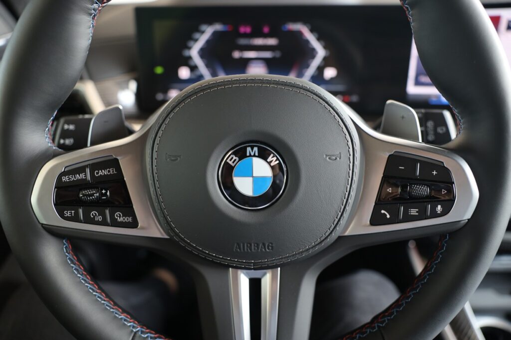 BMW X5 M60i