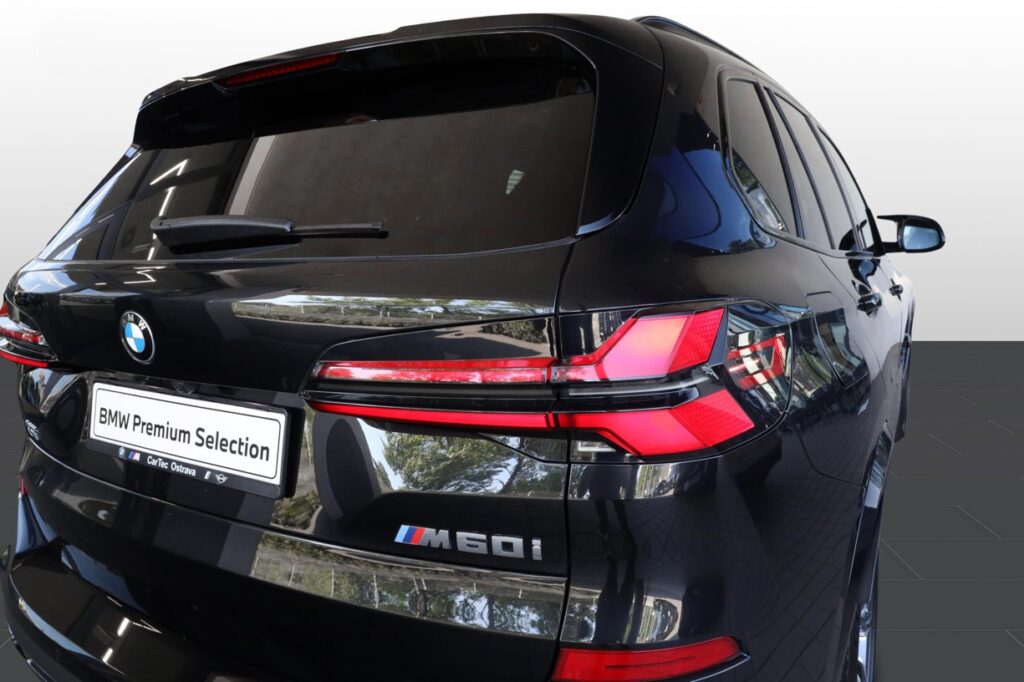 BMW X5 M60i