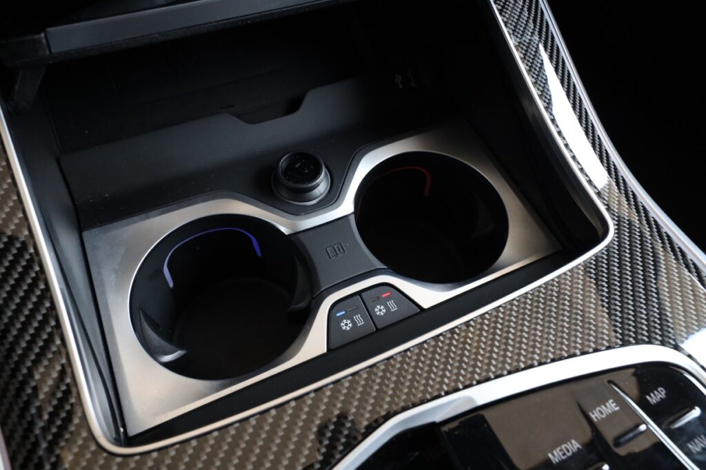 BMW X5 M60i