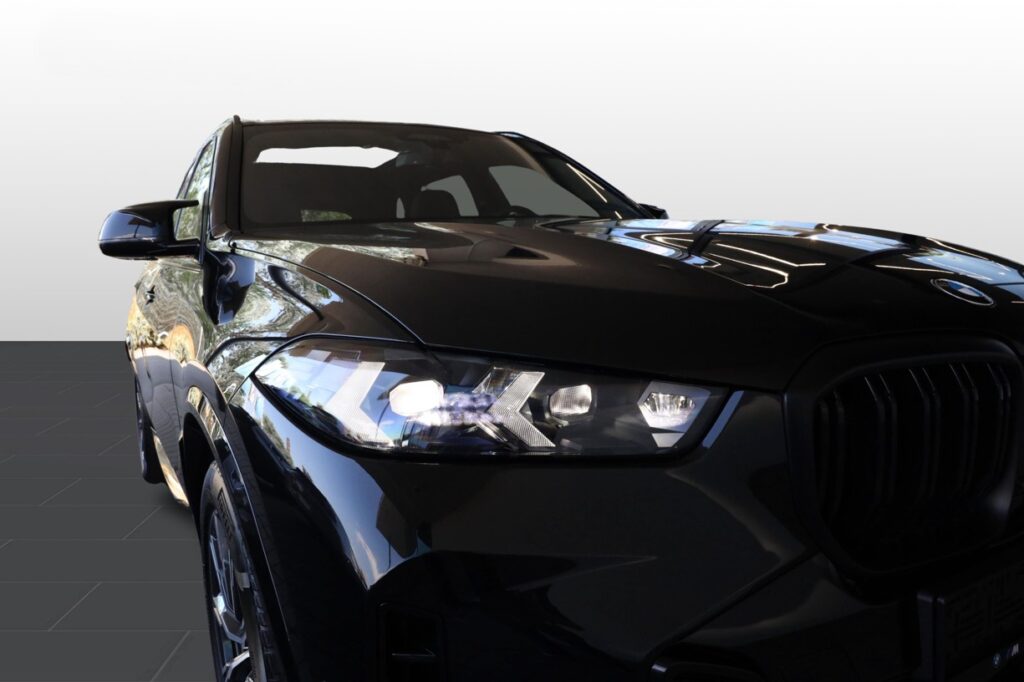 BMW X5 M60i