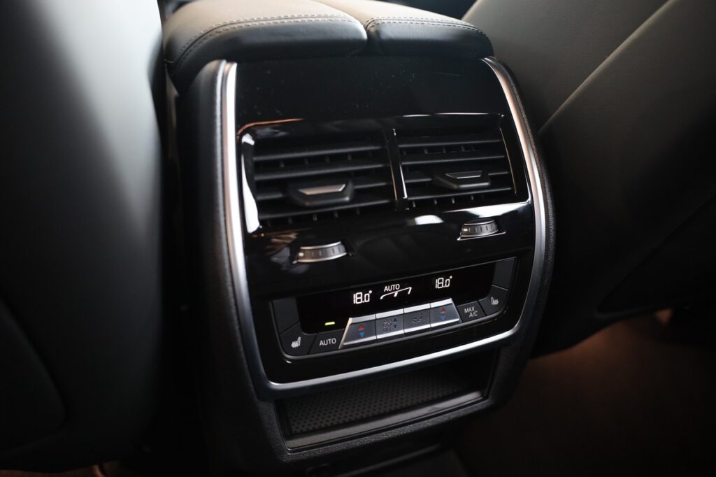 BMW X5 M60i