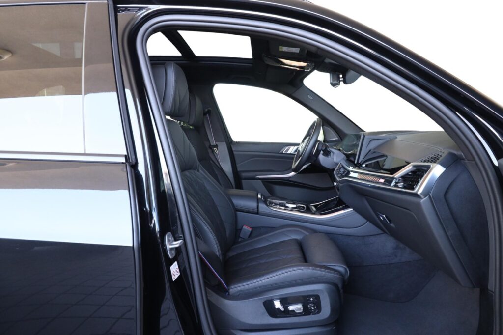 BMW X5 M60i