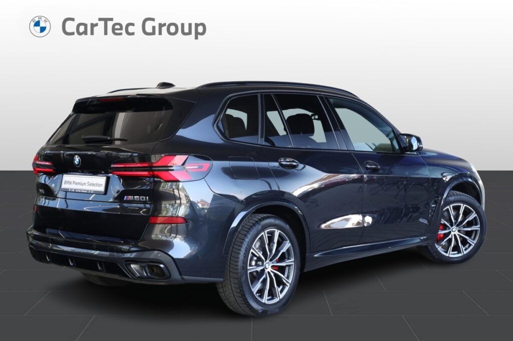 BMW X5 M60i