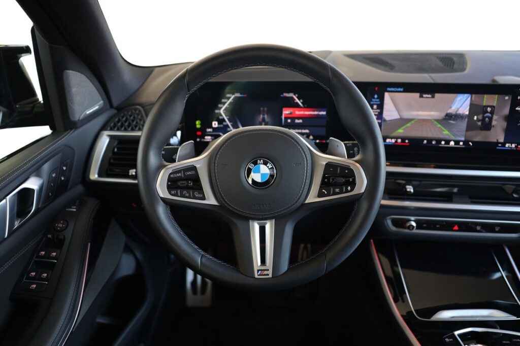 BMW X5 M60i