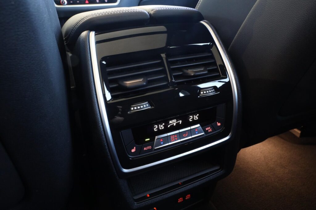 BMW X5 M60i