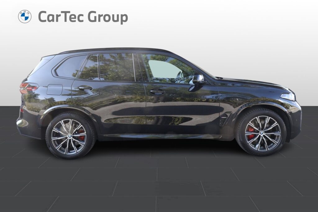 BMW X5 M60i