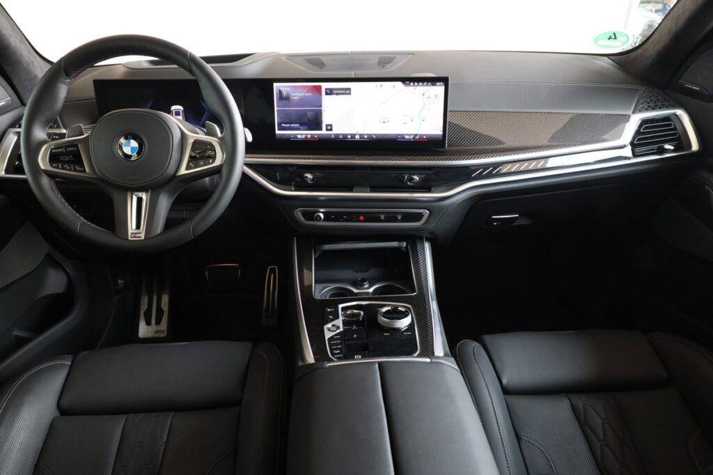 BMW X5 M60i