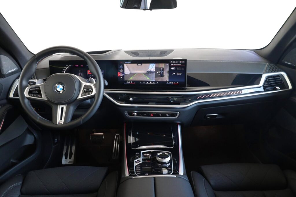 BMW X5 M60i