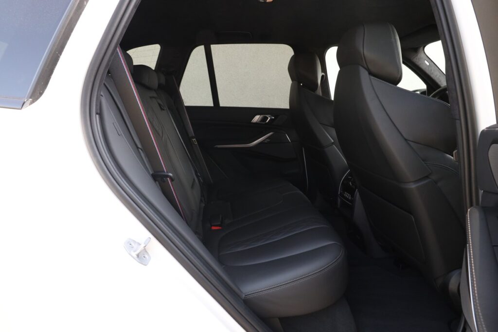 BMW X5 M60i