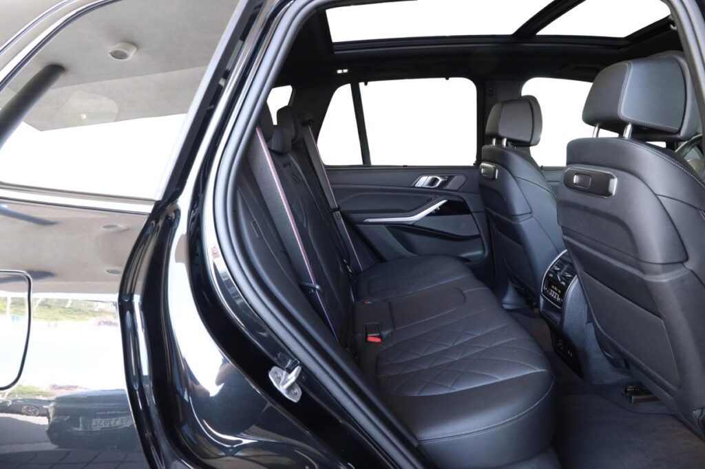 BMW X5 M60i