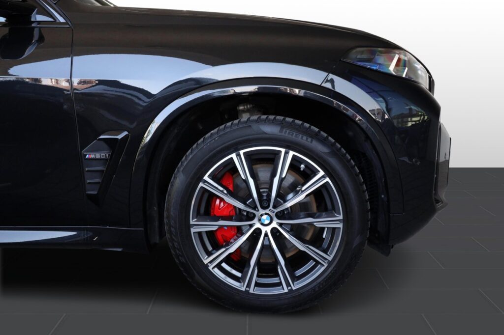 BMW X5 M60i
