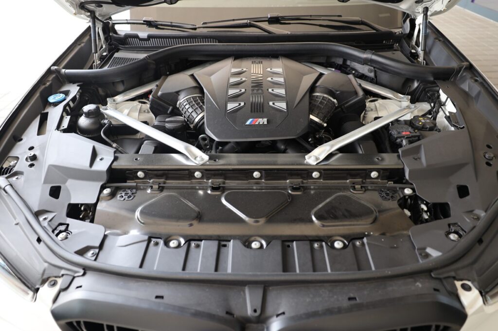 BMW X5 M60i