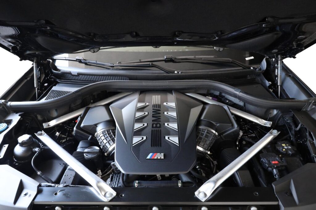 BMW X5 M60i
