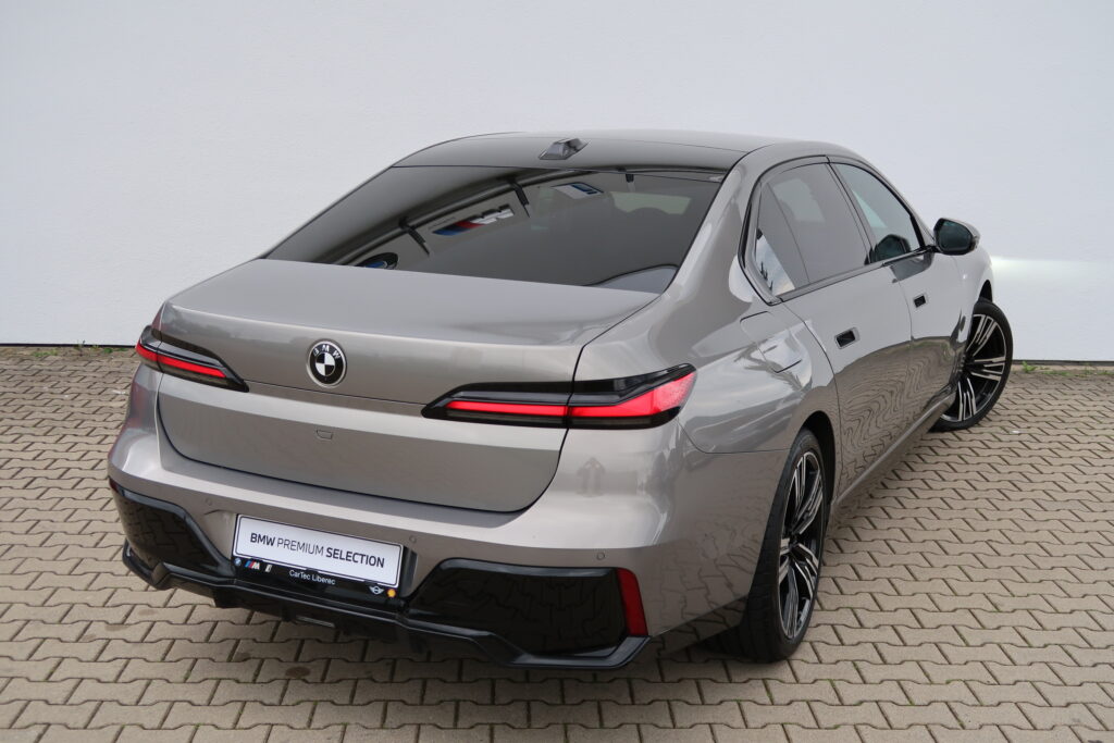 BMW 740d xDrive Sedan