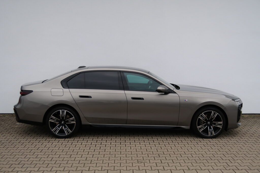 BMW 740d xDrive Sedan