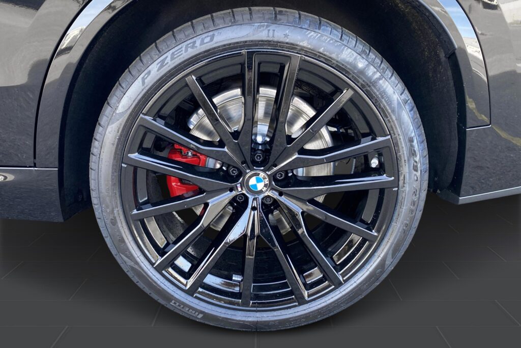 BMW X5 M60i