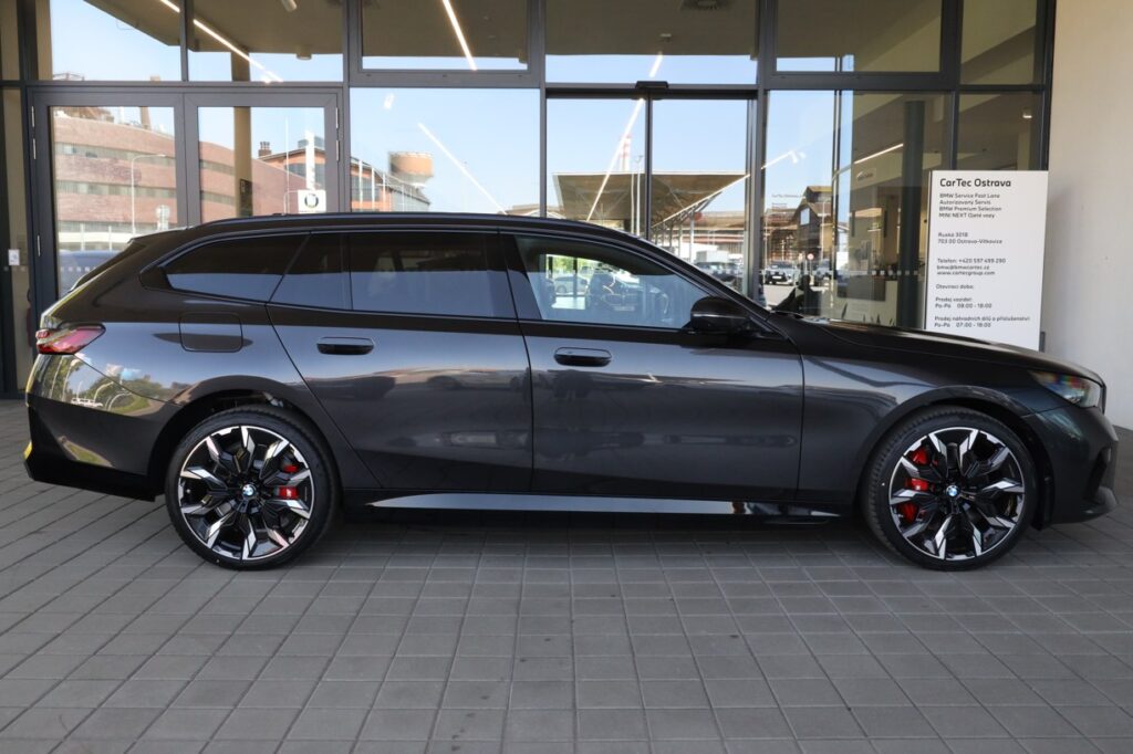 BMW 550e xDrive Touring