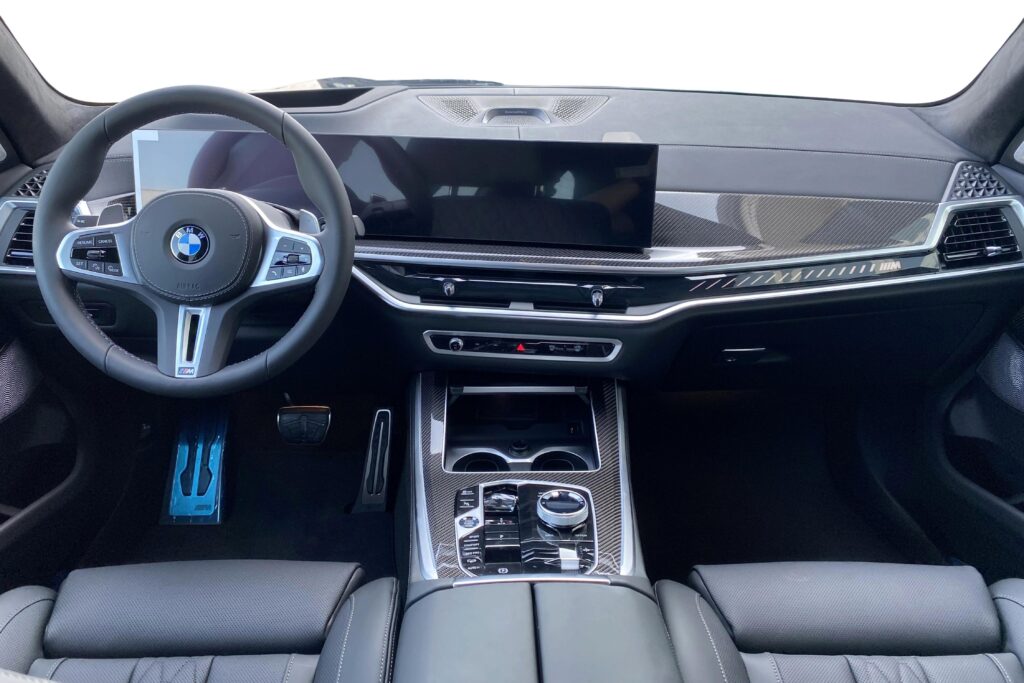 BMW X5 M60i