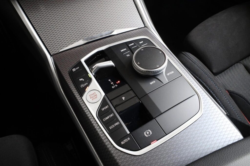 BMW 330i xDrive Touring