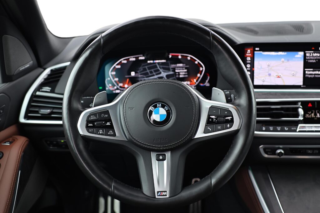 BMW X5 M50i