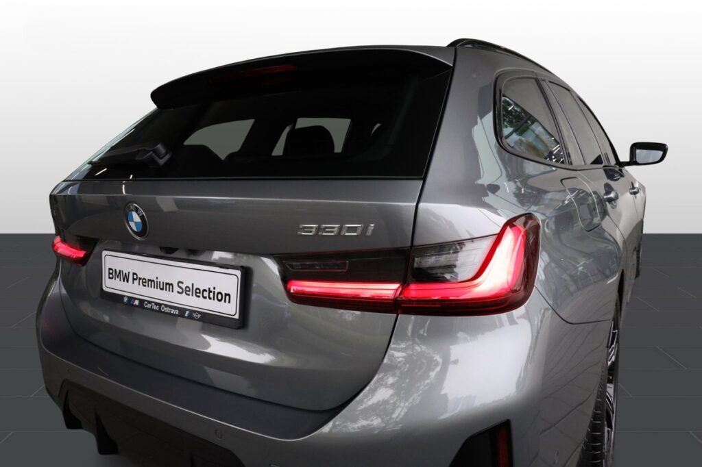 BMW 330i xDrive Touring