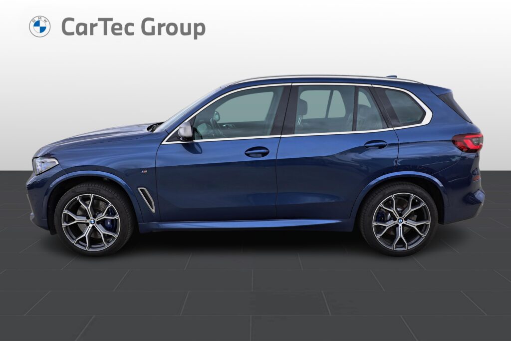 BMW X5 M50i