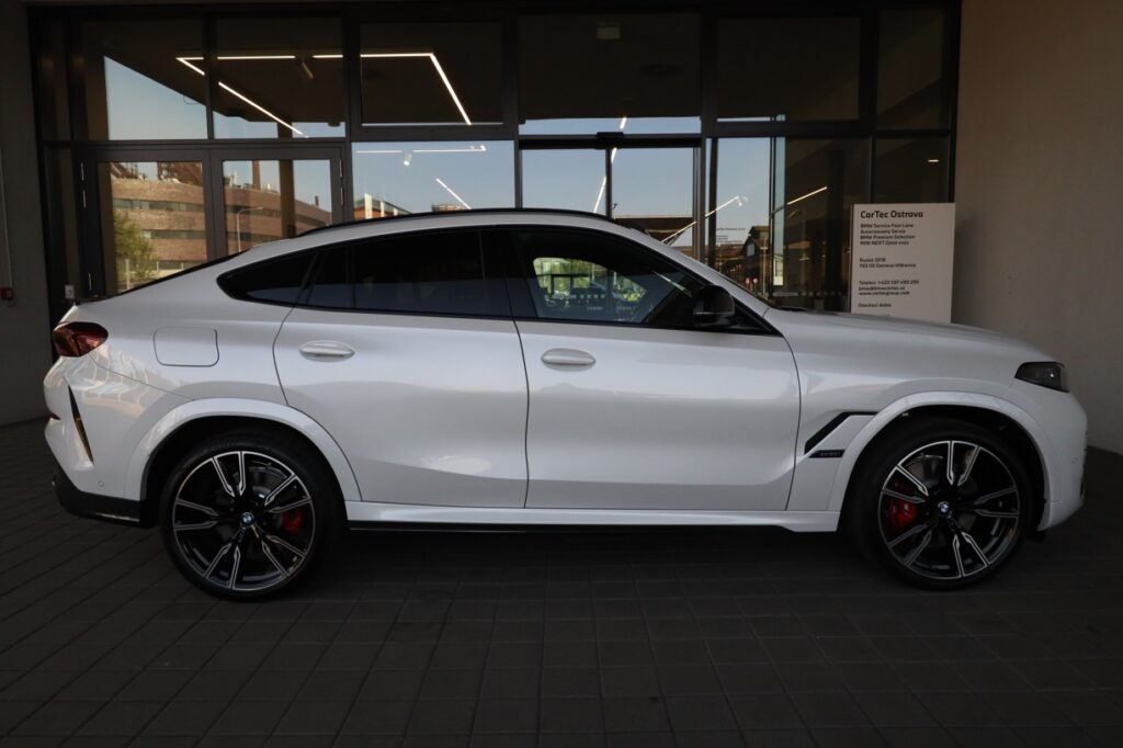 BMW X6 M60i