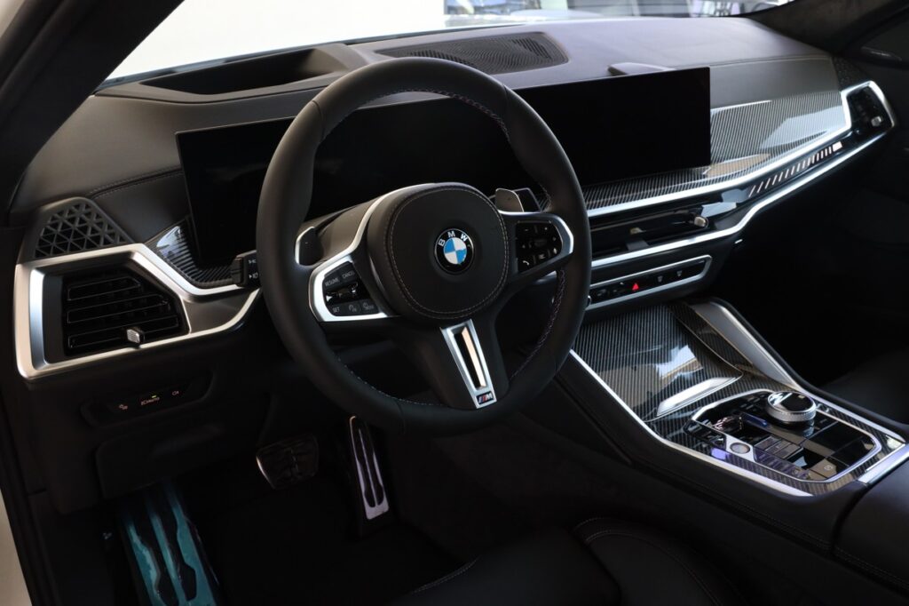 BMW X6 M60i