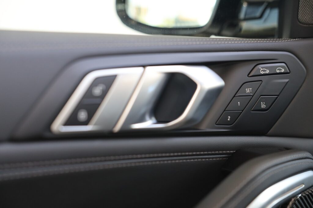 BMW X6 M60i