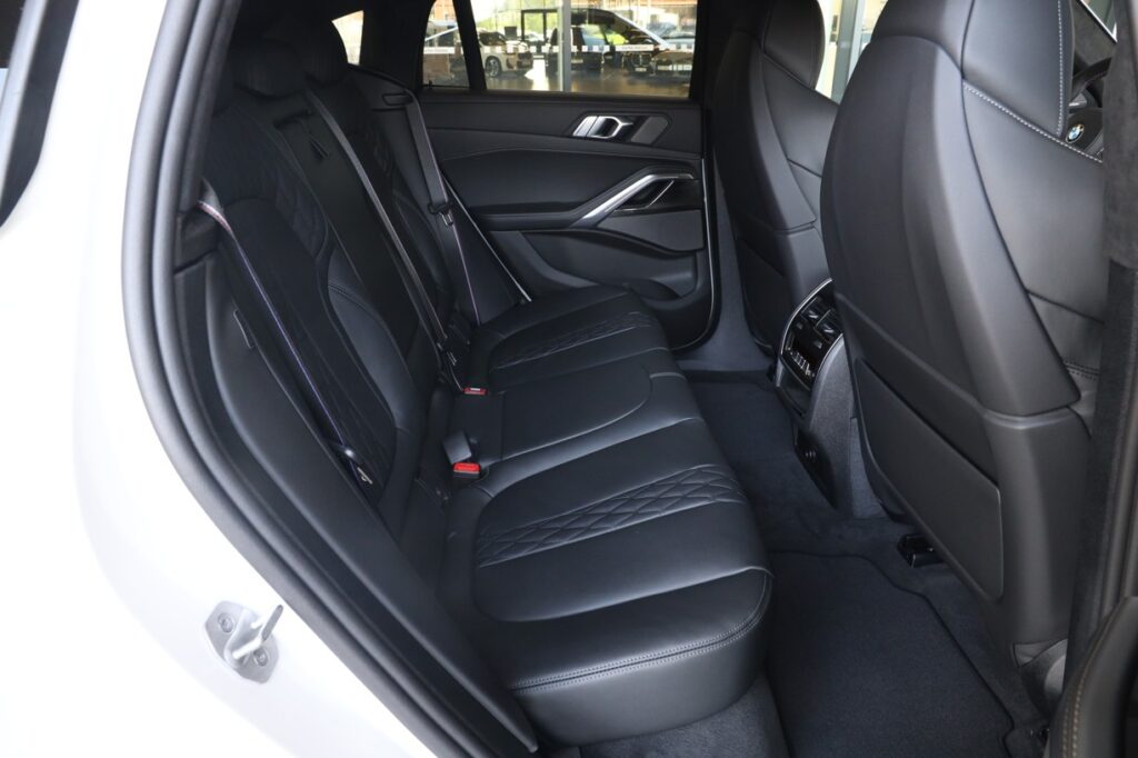 BMW X6 M60i