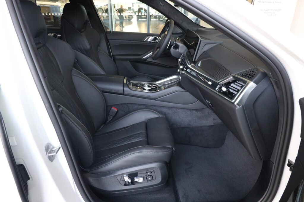 BMW X6 M60i