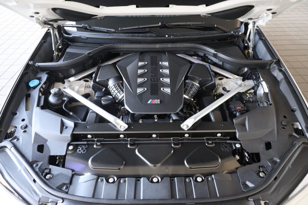 BMW X6 M60i