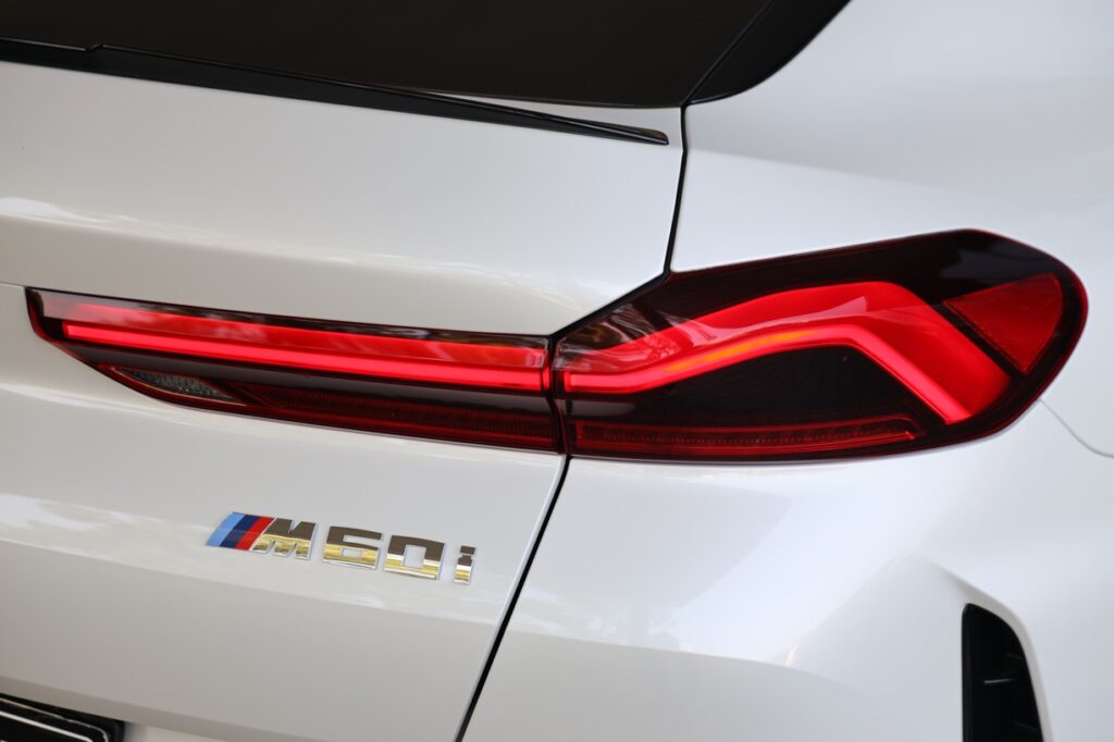 BMW X6 M60i