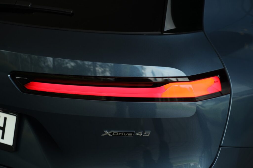BMW iX xDrive45