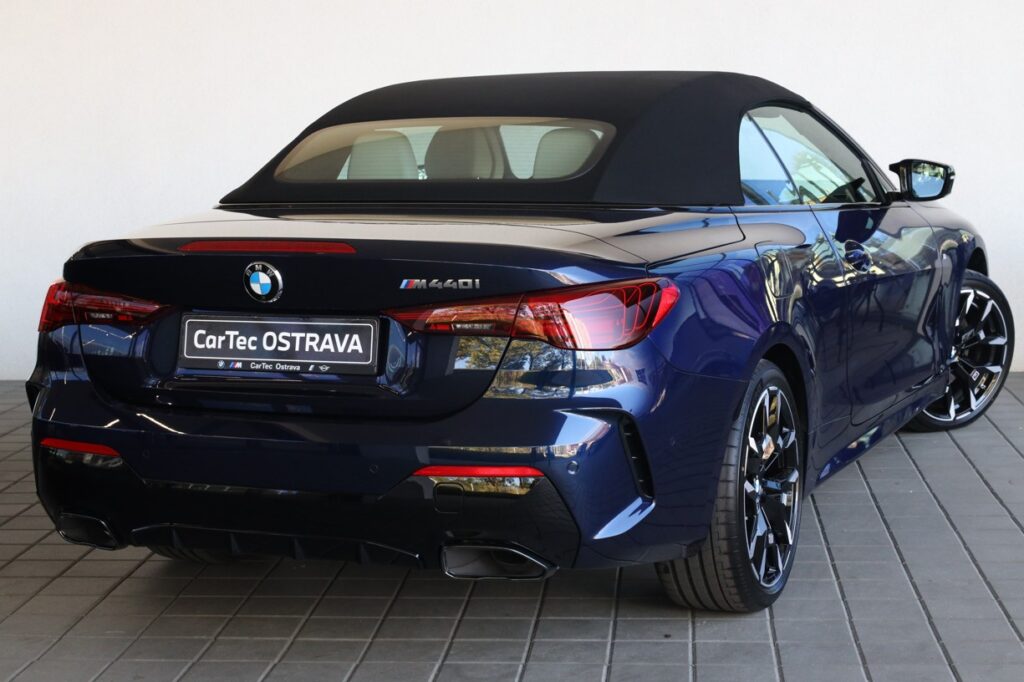 BMW M440i xDrive Convertible