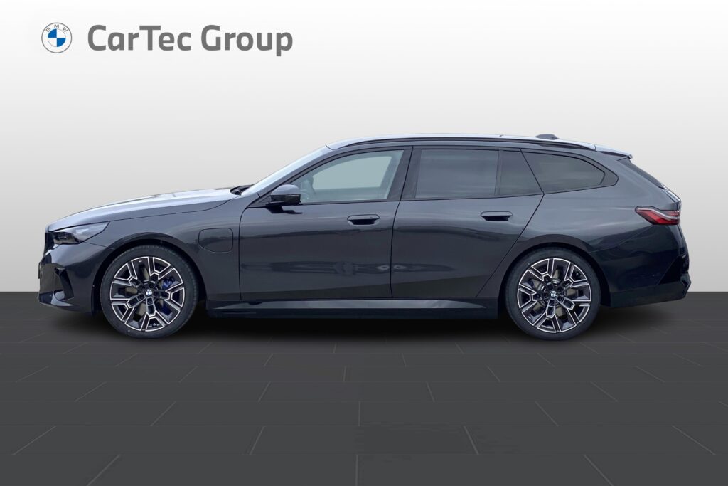 BMW 550e xDrive Touring