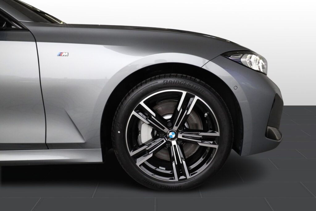 BMW 330i xDrive Touring