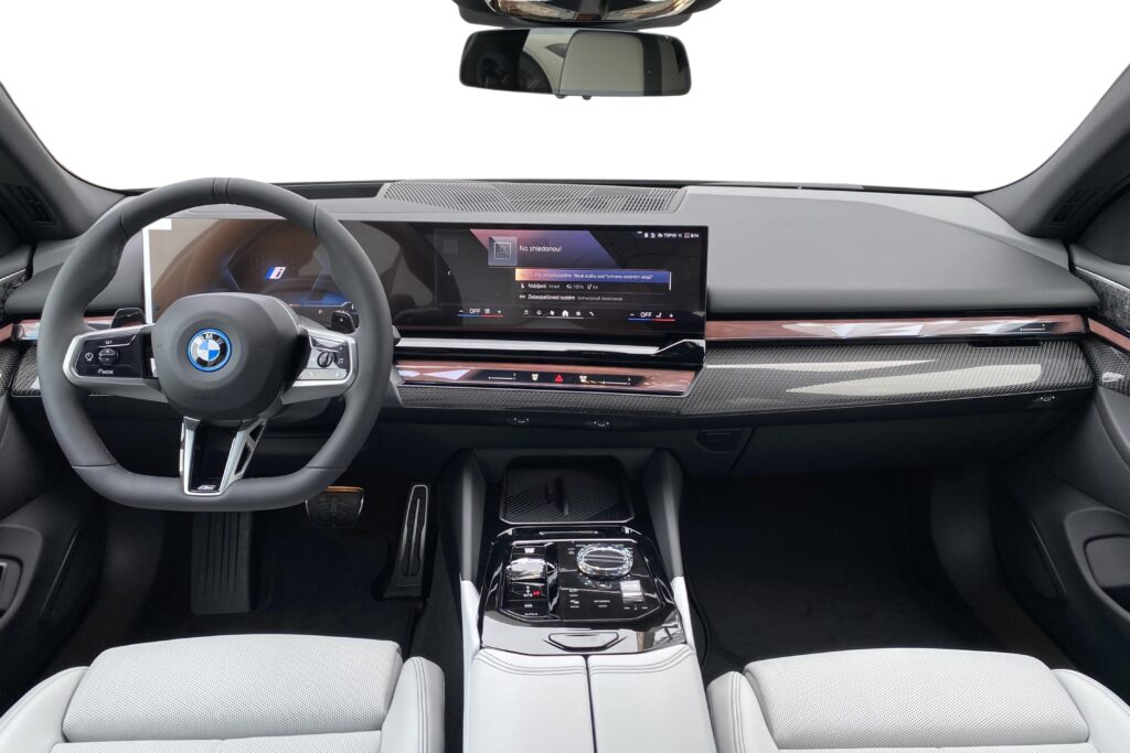 BMW 550e xDrive Touring