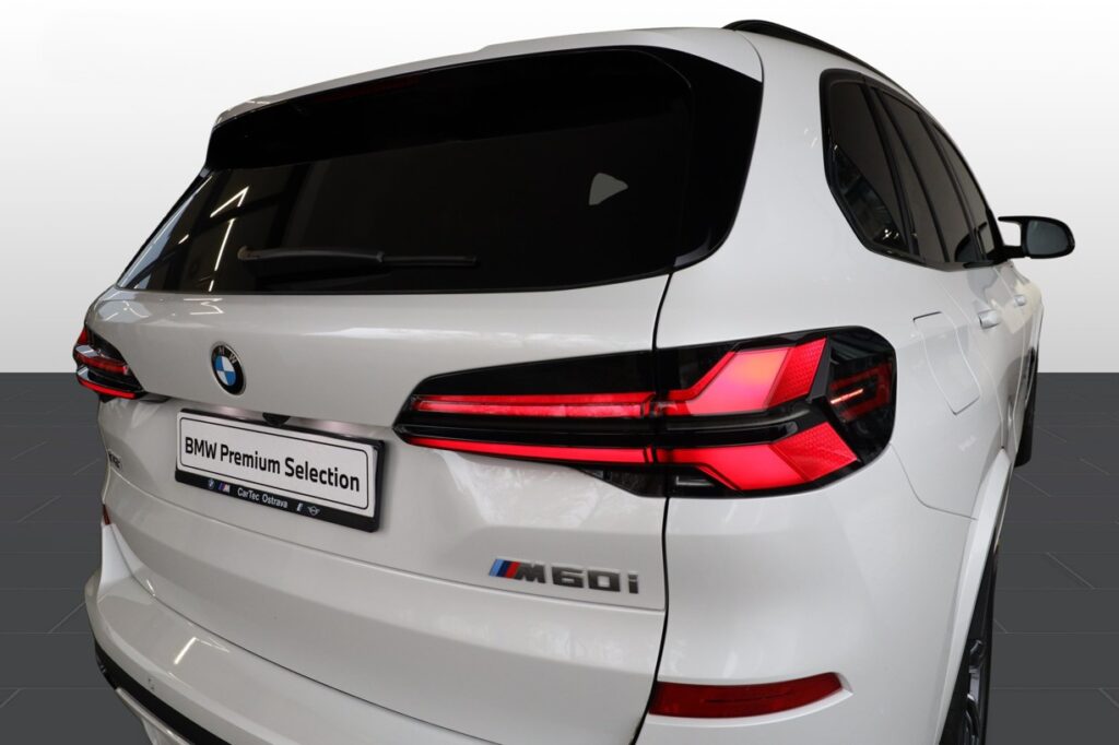 BMW X5 M60i
