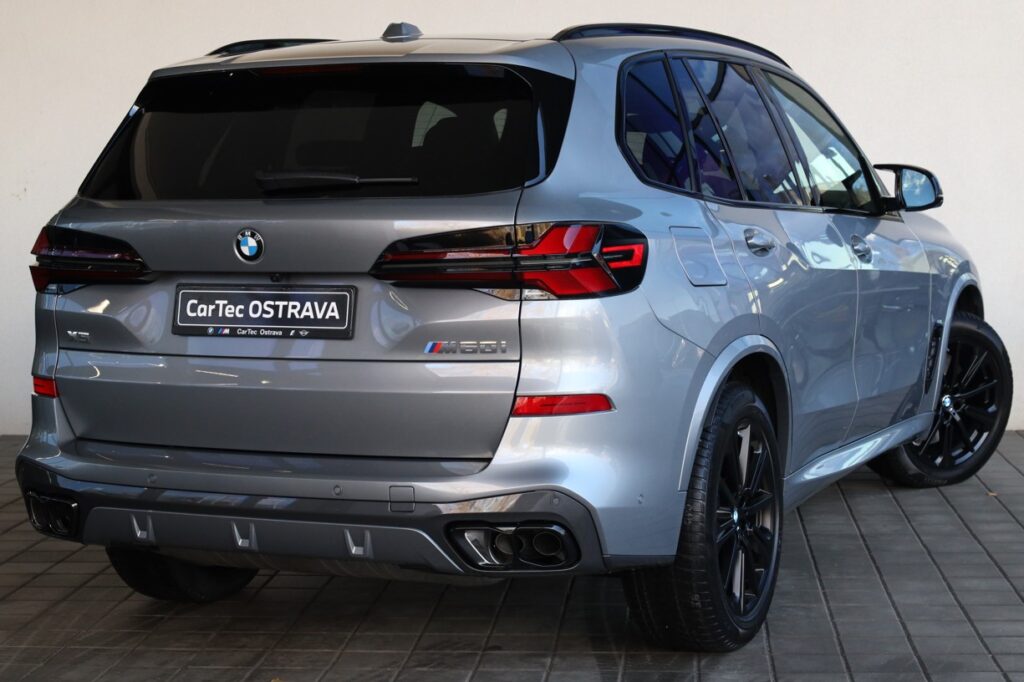 BMW X5 M60i